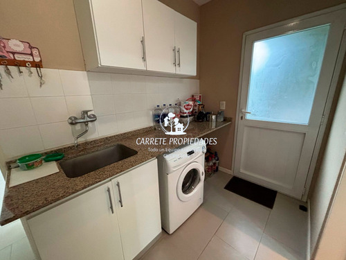 Casa En Venta Los Jazmines De 3 Dormitorios Y Dependencia. Pilar Del Este.