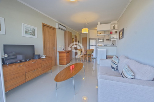 Apartamento En Playa Mansa- Ref: 3763