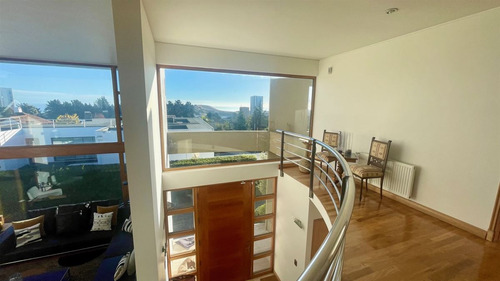 Casa En Venta De 5 Dorm. En Concón