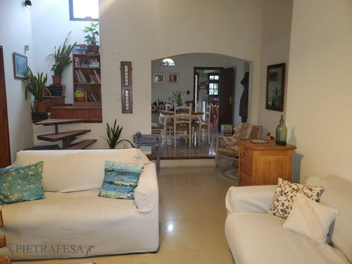 Imagen 9 de 22 de Casa En Venta, 4 Dormitorios, 2 Baños, Gran Fondo, Garaje, Verona, Carrasco Norte.