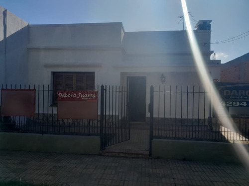 Vende Casa Muy Bonita, Amplio Lote, Ubicacion Adrogué!!