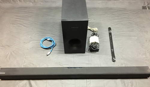 Barra De Sonido Con Subwoofer Samsung Hw-f355 120w (Usado)