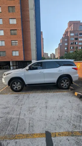 Fortuner 2.4 Sr, Diesel 4x2, Automatíca. Placa Termina En 4.