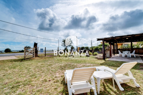 Imagen 4 de 27 de Piriápolis, Frente A La Playa. En Alquiler. Estufa A Leña, Wifi, Directv.
