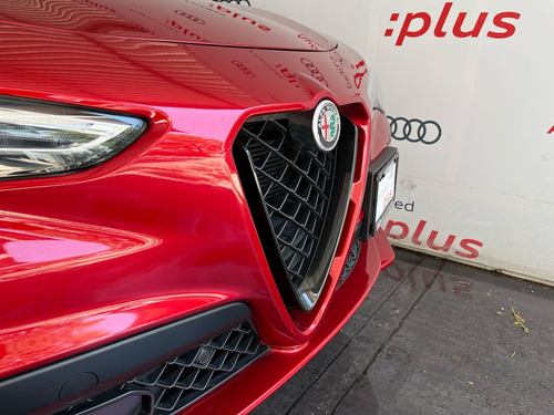 Alfa Romeo Stelvio 2.9L Quadrifoglio Verde V6 Bi-Turbo At