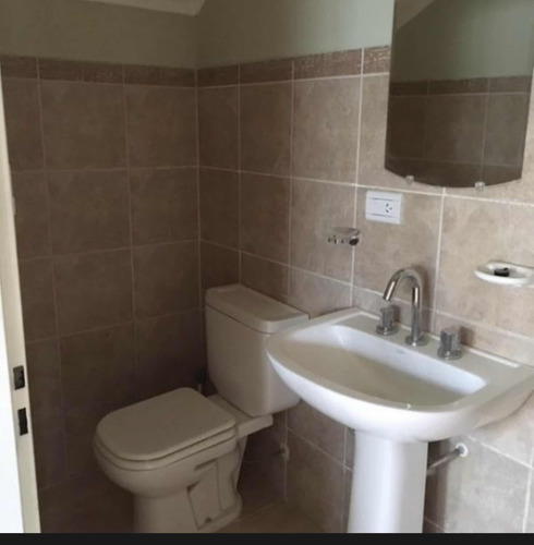 Vendo Duplex 2 Dormit. Excelente Ubicación, En Plottier