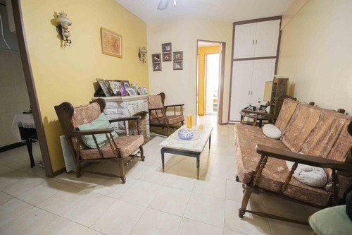 Departamento De 3 Ambientes En 2° Piso Por Escalera En Venta, En La Lucila.