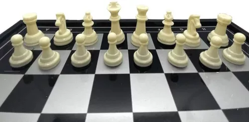 Jogo de Tabuleiro - Xadrez com Estojo - 32 Peças - Madeira - Pentagol