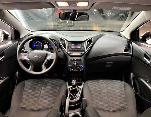 Imagem 13 de 15 de Hyundai Hb20 1.6 Comfort Plus 16v Flex 4p Manual