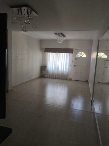Imagen 6 de 27 de Triplex De 5 Amb. Al Frente Excelente Estado
