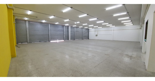 Local Comercial En Arriendo, Av. Primero De Mayo, Excelente Ubicacion