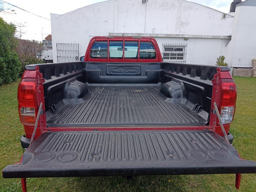 Imagen 8 de 11 de Toyota Hilux Dx Cabina Simple 2.4tdi 6mt 4x4 2017