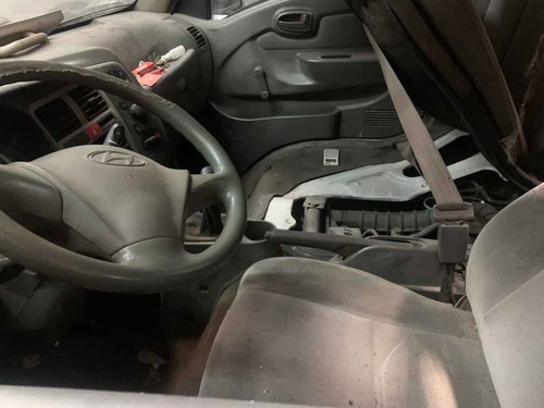 Hyundai Con Detalles H-100 2.4 Premium Solo Caja Con Oxido