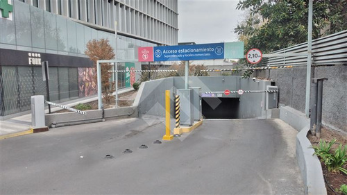 Imagen 3 de 5 de Estacionamiento En Arriendo En Las Condes