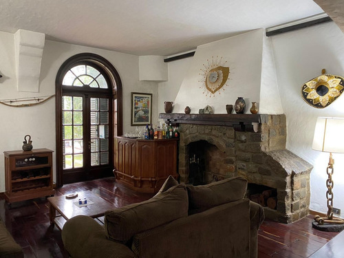 Imagen 3 de 20 de Hermoso Chalet En Venta A Metros Del Centro Comercial