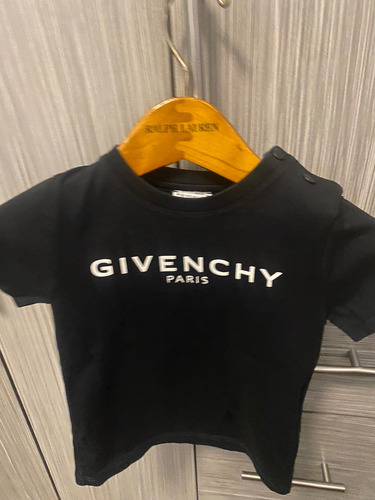 Givenchy Playera Niño Talla 2 (Usado)