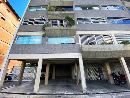 Apartamento En Venta  Urb. Santa Ines Caracas. 24-23715 Yf