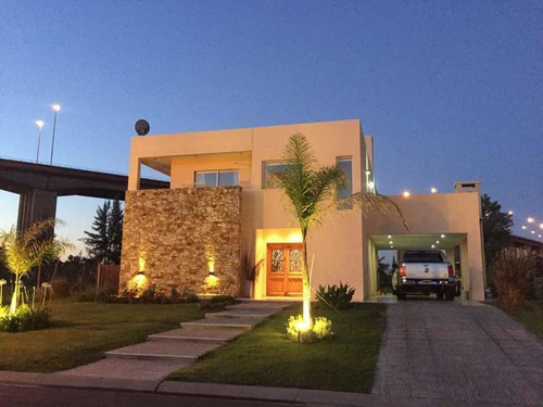 Hermosa Casa En Barrio Estancia Smithfield Zarate