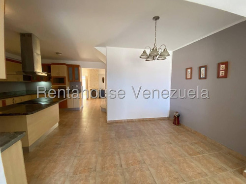 Casa En Venta En Alto Hatillo. Cecilia Gutierrez. 25-14886