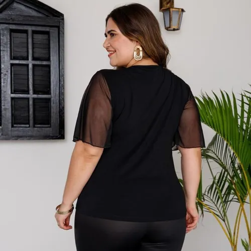 Blusa Feminina Plus Size Em Visco Com Manga Curta Em Tule