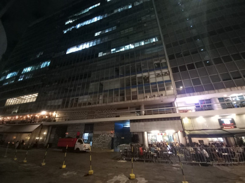 Excelente Sala Comercial Próxima Ao Metrô República, Na Av. Ipiranga 318, Com 148 M2 Mais 33,26 M2 De Área Comum. Imóvel Conta 7 Ares-condicionados, 4 Elevadores, 3 Banheiros, Segurança No Condomínio