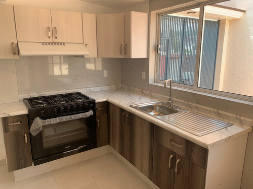 Casa En Un Solo Nivel Con Excelentes Acabados, Cocina Nueva, Recién Remodelada.