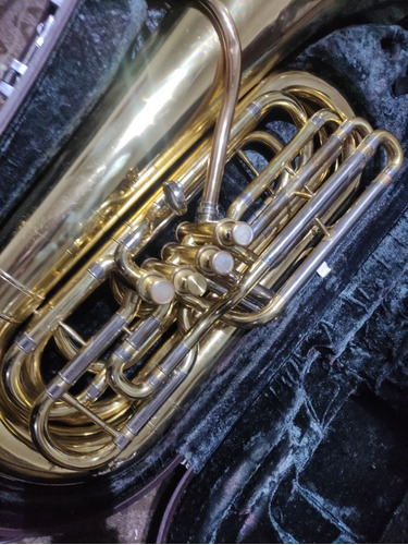 Imagem 1 de 5 de Tuba Sib Yamaha Ybb 621 4 Pistos 3/4 Original Profissional 