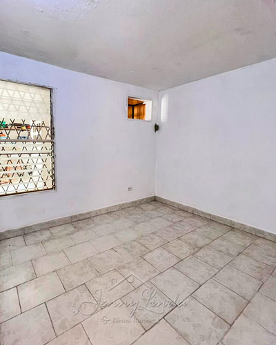 Venta Urb. La Macarena, Palo Negro, Casa 136 Metros Estado Aragua Conjunto Cerrado