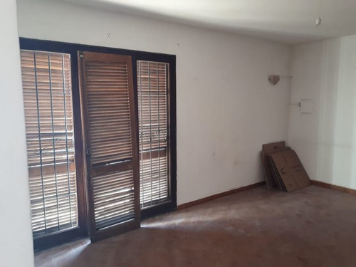 Casa De Tres Dormitorios En Barrio Chateau Carreras, Córdoba