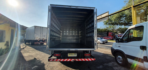 Imagem 10 de 12 de Iveco 35s14 2017 Bau