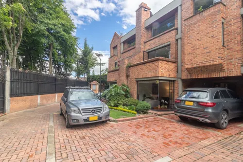 Casa En Venta En Gratamira. Cod V14097