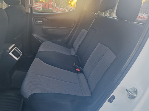 Mitsubishi L200 2.4 Cabina Doble 4x2 Mt