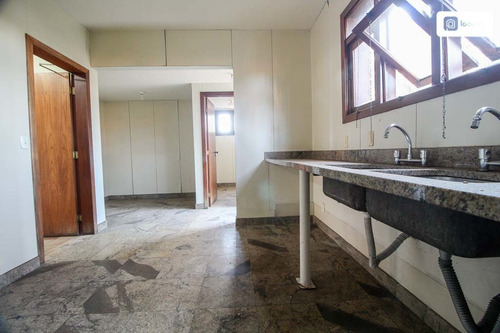 Imagem 13 de 15 de Aluguel De Casa Com 650m² E 8 Quartos - 2879