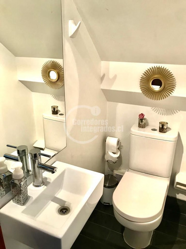 Casa En Venta De 5 Dorm. En Lo Barnechea