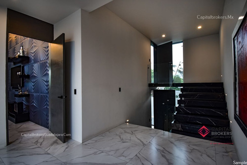 Casa En Venta De Lujo Con Alberca Colinas De San Javier