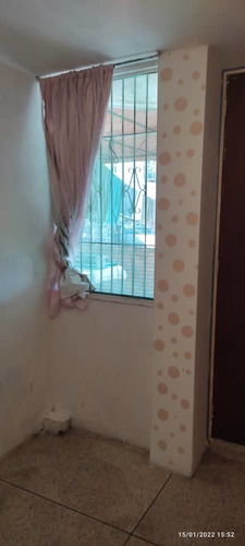 Imagen 2 de 7 de Alquilo Habitaciòn Damas 30m2 El Llanito 0477
