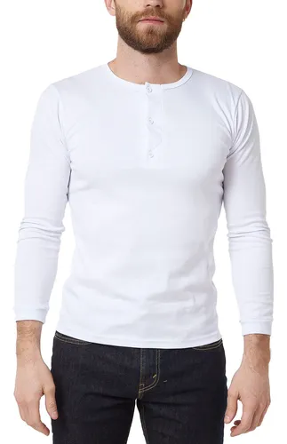 Camisetas con botones en el cuello sale