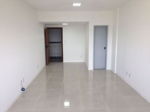 Imagem 5 de 7 de Sala Comercial Mobiliada Com 32m2 Na Torre Do Parque No Itiagara - Uni467 - 69588966