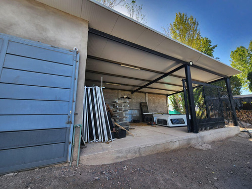 Finca Con Grandes Construcciones De Depositos, Establo ,tambo Y Criadero