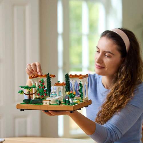 Conjunto De Construção Icons Jardim Da Fonte 1302 Peças Lego