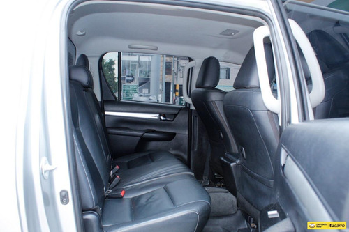 Imagen 18 de 25 de Toyota Hilux 2.8 Srv
