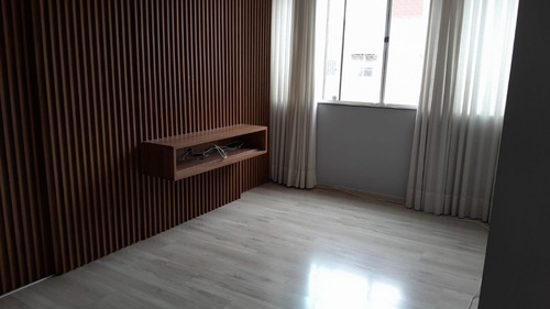Apartamento Semi- Mobiliado 02 Dormitórios, 01 Suíte,andar Alto,na Cidade Baixa