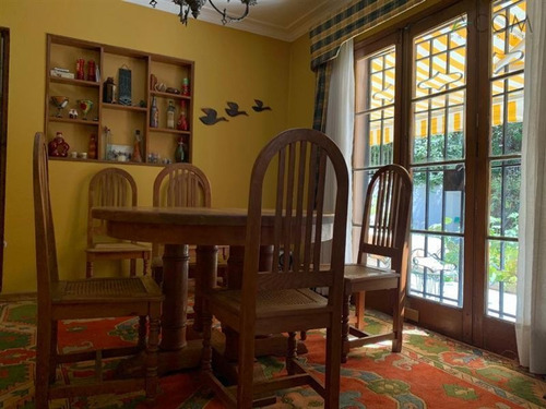 Casa En Venta De 5 Dorm. En La Reina