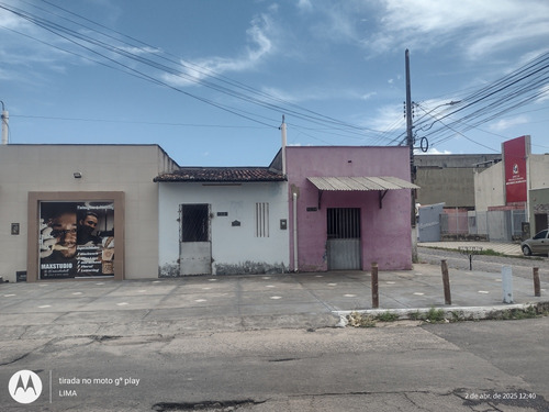 São 2 Casas Com Um Ponto Comercial Total De 216m4