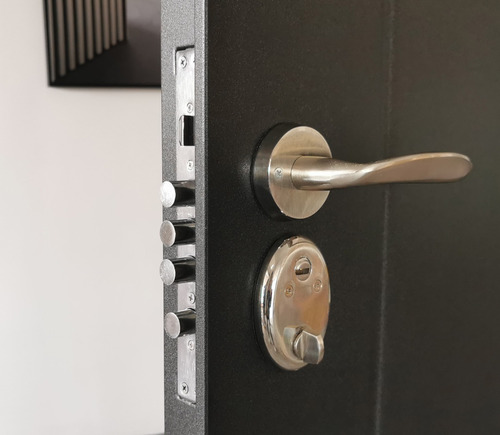 Imagen 5 de 9 de Puerta De Seguridad Exterior Multianclaje Foliada Pvc 70mm