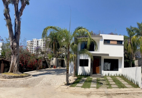 Casa Minimalista Nueva En Venta En Lomas De La Selva, Cuernavaca Morelos.