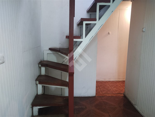 Vendemos Casa De 5d, 2b Con Excelente Ubicación En Valdivia