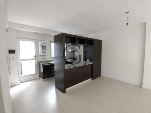 Imagen 6 de 29 de En Venta ! Excelente Departamento 3 Amb Con Patio, Cochera Y Balcon Aterrazado - 93m2