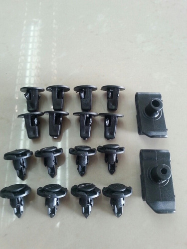 Clip Gancho De Guardabarros Plastico Toyota Fortuner 08-17