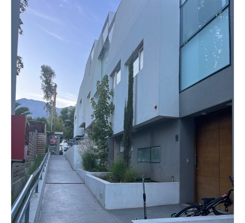 Se Vende Extraordinario Townhouse, Consistorial Peñalolen